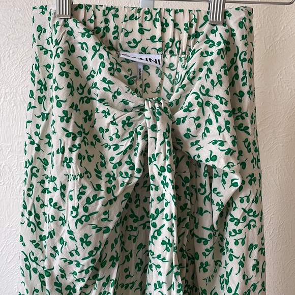 NWT Ganni ditsy floral front tie viscose skirt. Sz 2 - Picture 2 of 15